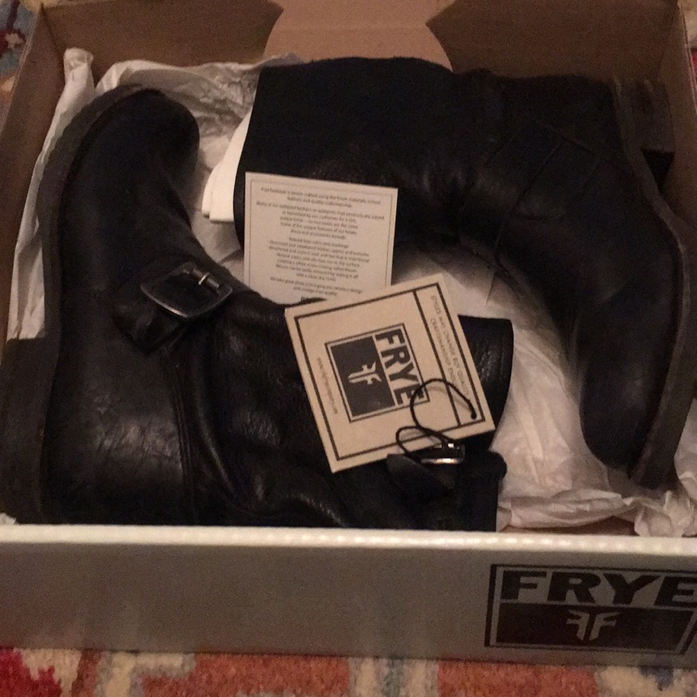 Frye Veronica shortie black
